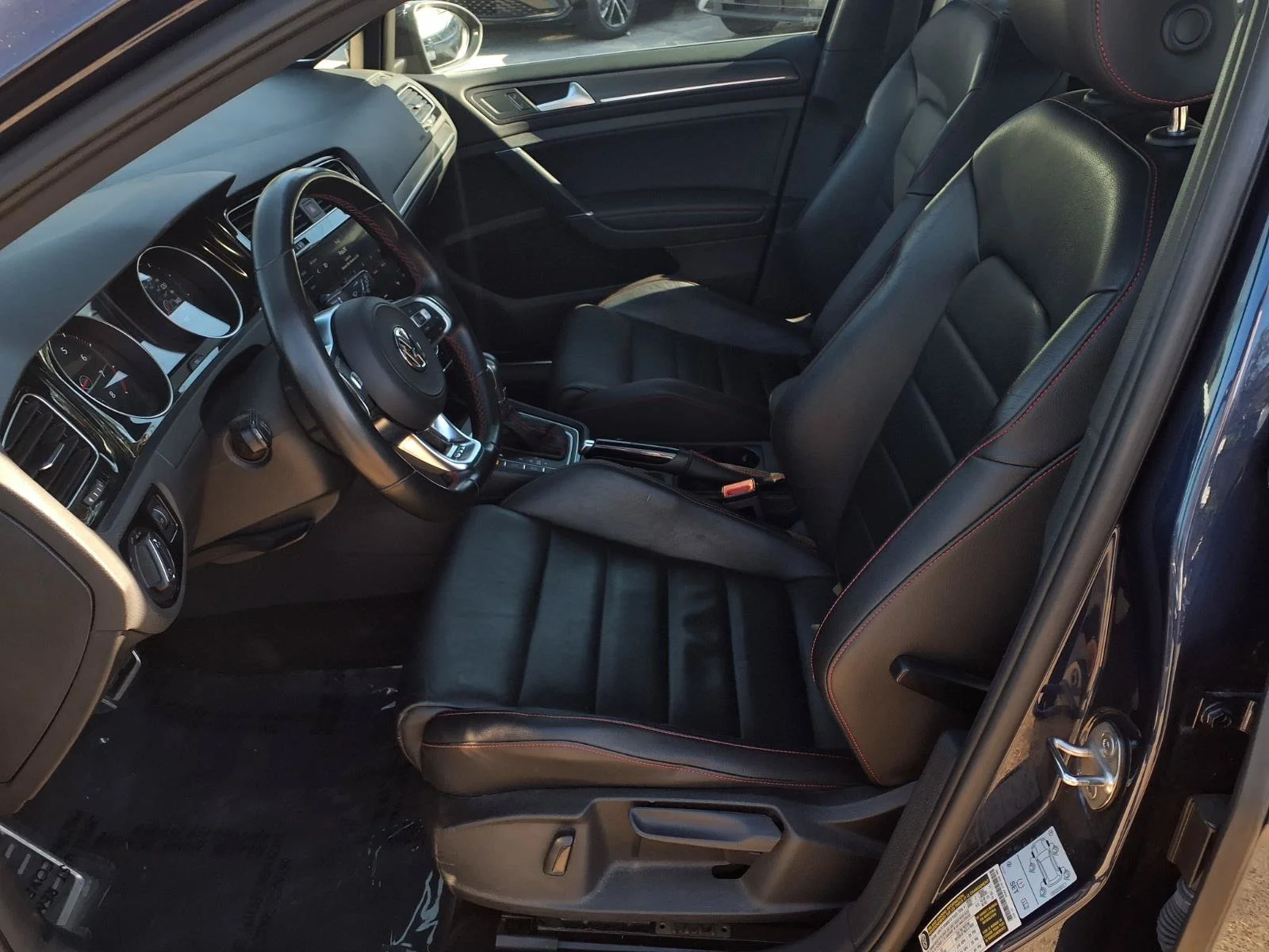 Used 2019 Blue Volkswagen 2.0T SE image 15