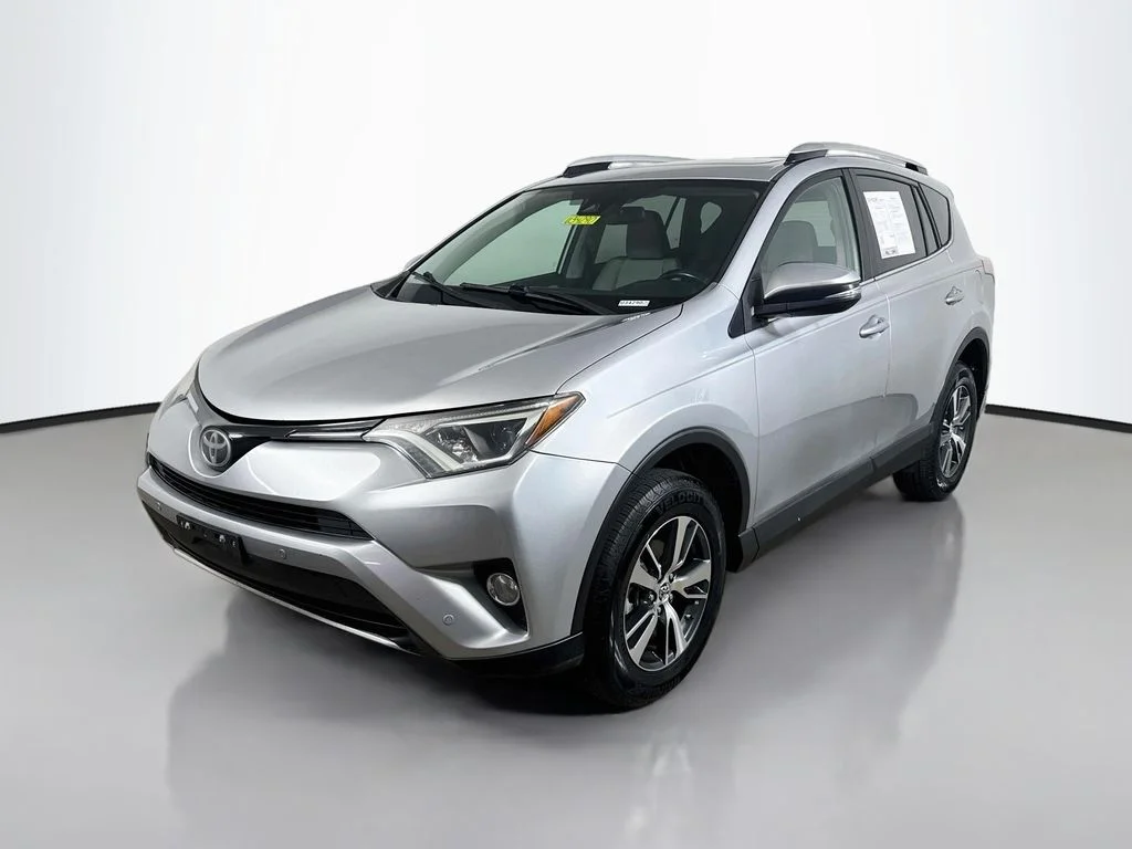 Used 2016 Silver Sky Metallic Toyota XLE image 3
