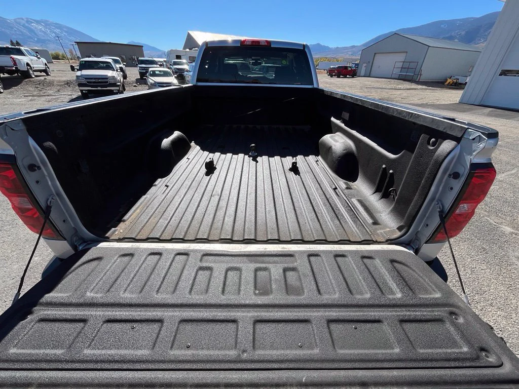 Used 2016 SILVER ICE METALLIC Chevrolet Work Truck image 17