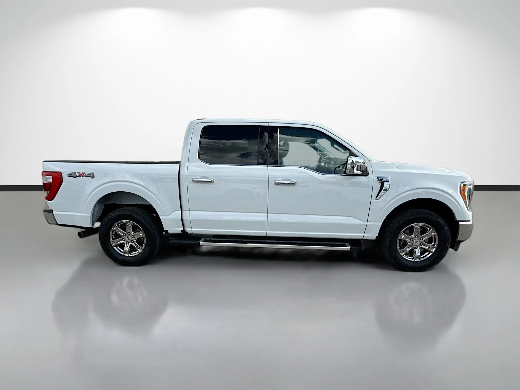 Used 2023 Oxford White Ford LARIAT image 2