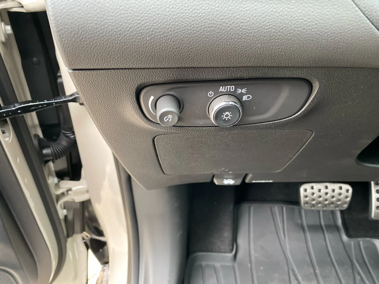 New 2026 Ceramic Buick Sport Touring image 9