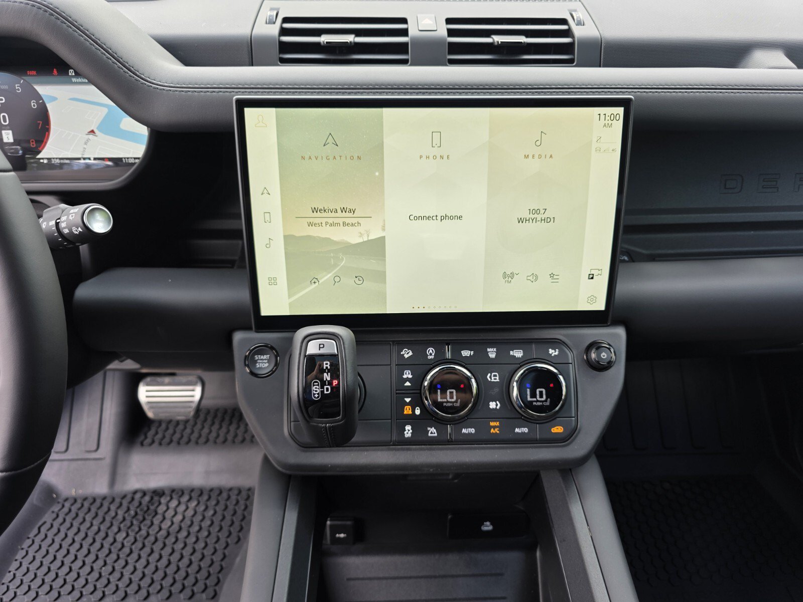 New 2026 Narvik Black Land Rover P635 OCTA Black image 16
