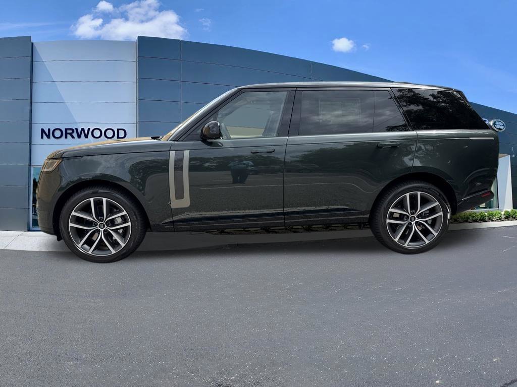 New 2027 Belgravia Green Land Rover SE image 8