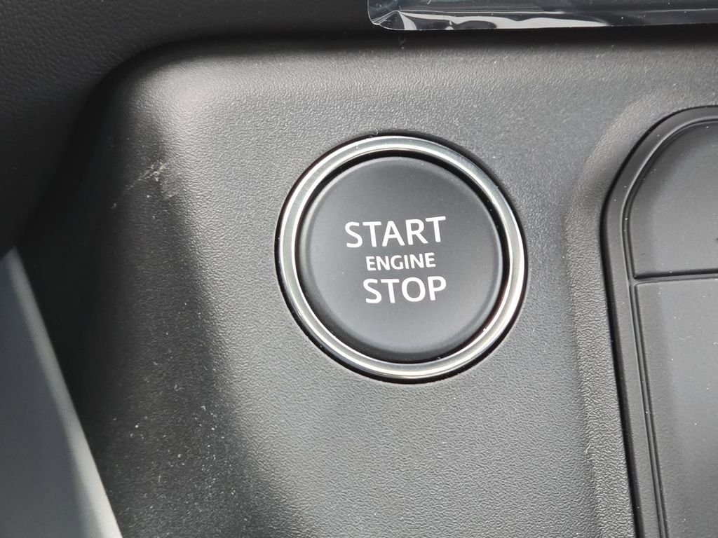 New 2026 Fuji White Land Rover X-Dynamic se image 14