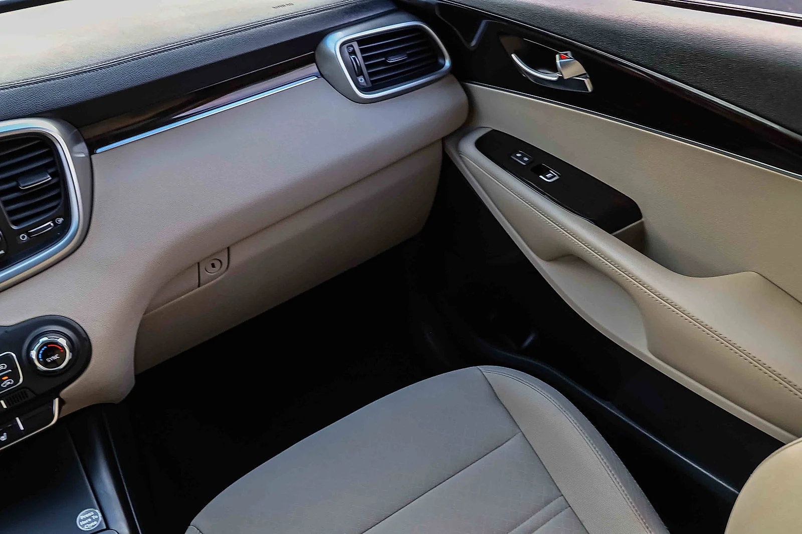Certified Used 2020 Sangria Kia LX image 18