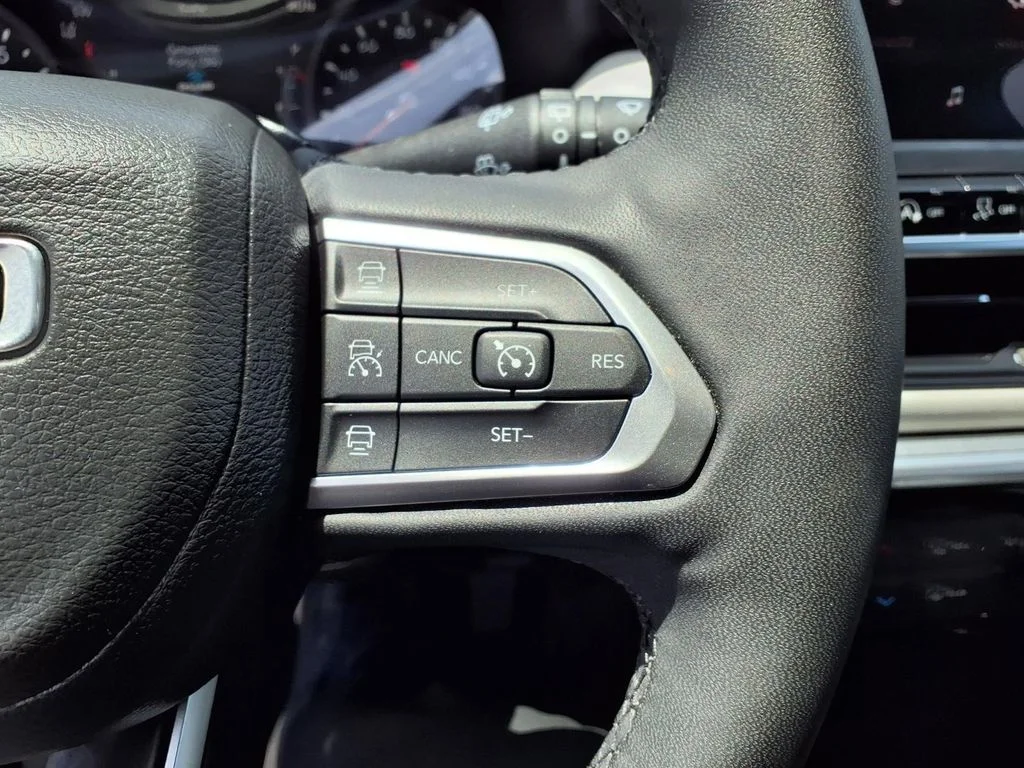 Used 2025 White Jeep Limited image 14