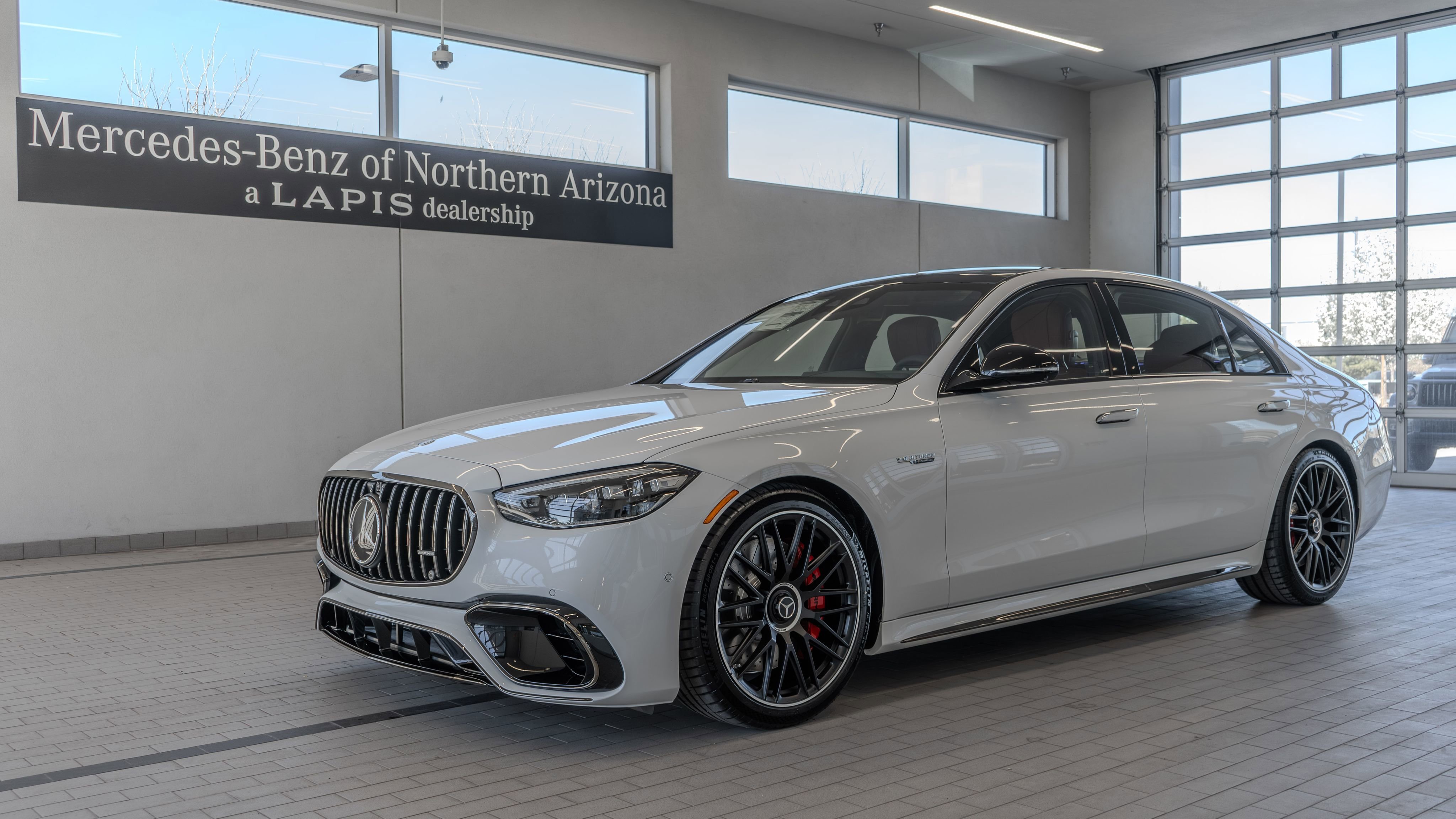 New 2026 MANUFAKTUR Moonlight White Metallic Mercedes-Benz S 63 E AMG® image 39