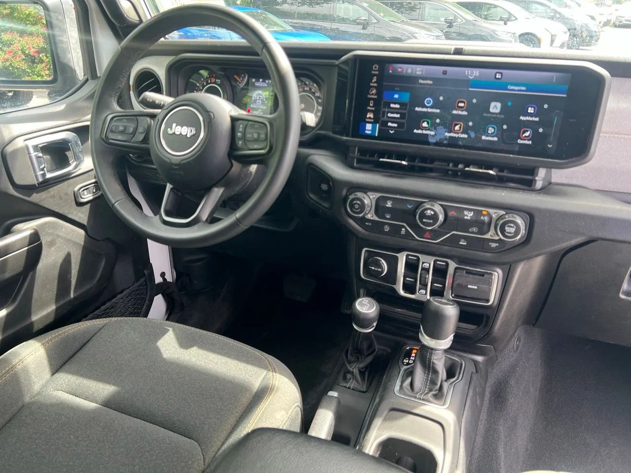 Used 2025 White Jeep Sport S image 21