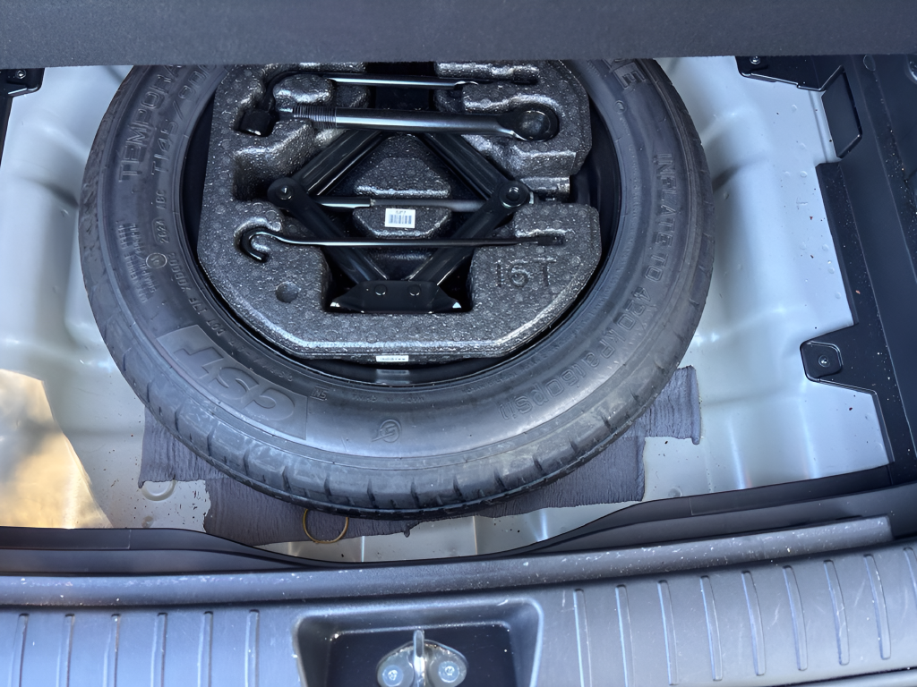 Certified Used 2025 Gray Hyundai SEL image 37