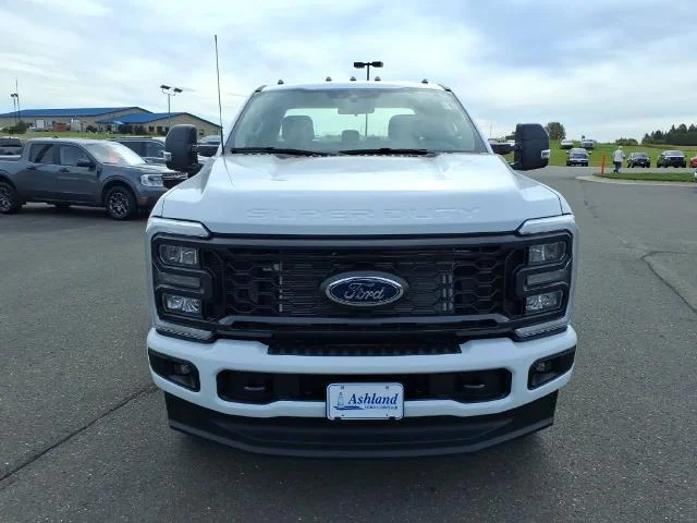New 2026 Oxford White Ford F-350® XL image 22