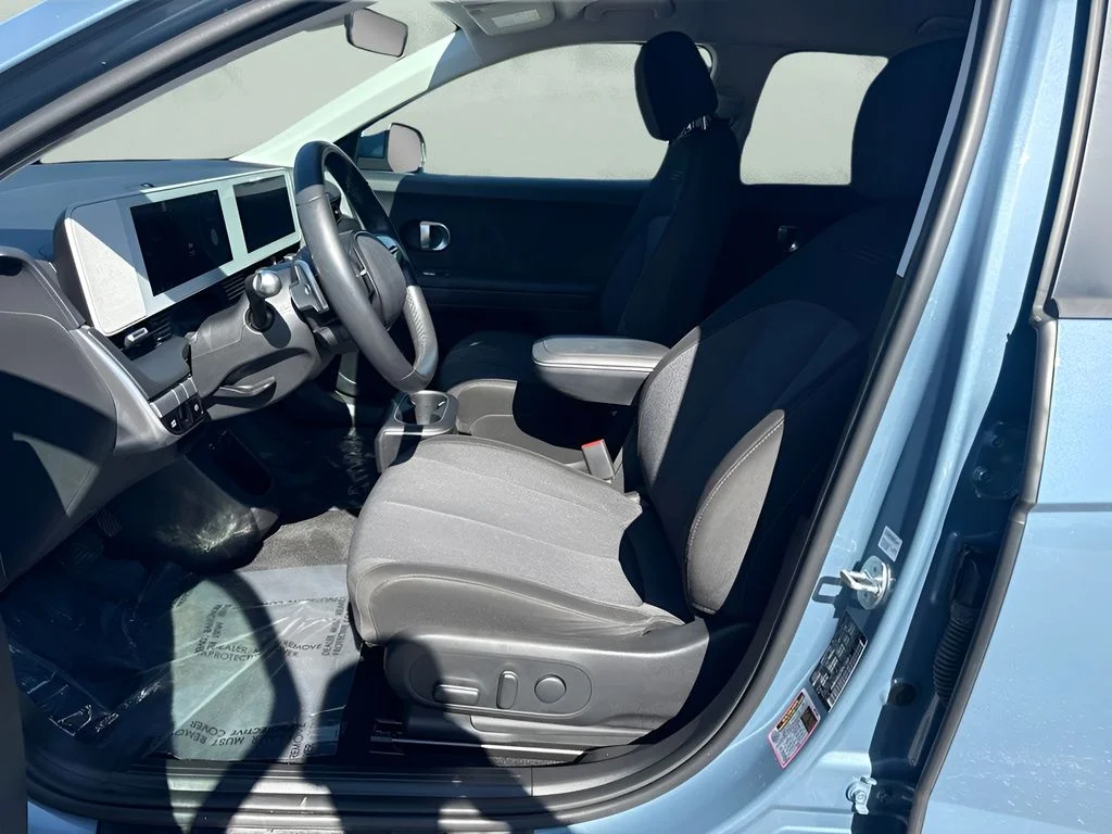 Used 2023 Blue Hyundai SE image 9