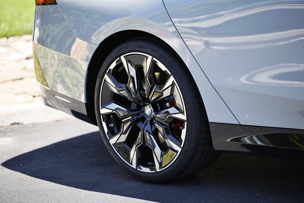 New 2027 Brooklyn Grey Metallic BMW 530i xDrive image 6
