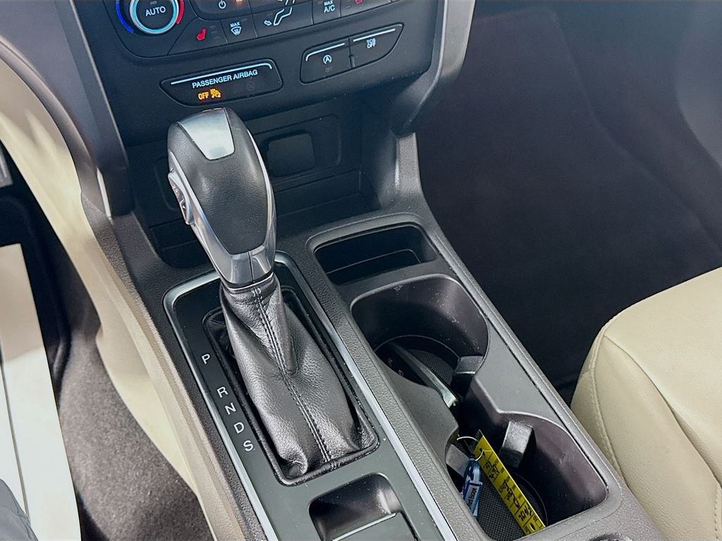 Used 2019 Oxford White Ford SEL image 19