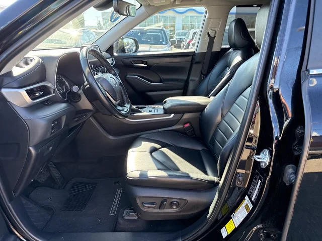 Used 2023 Midnight Black Metallic Toyota L image 15