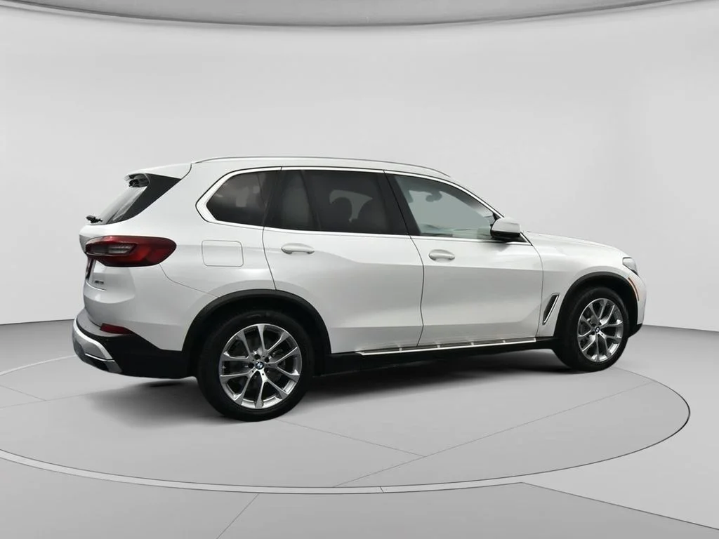 Used 2022 White BMW sDrive40i image 34