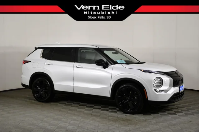 2026 Mitsubishi Outlander LE