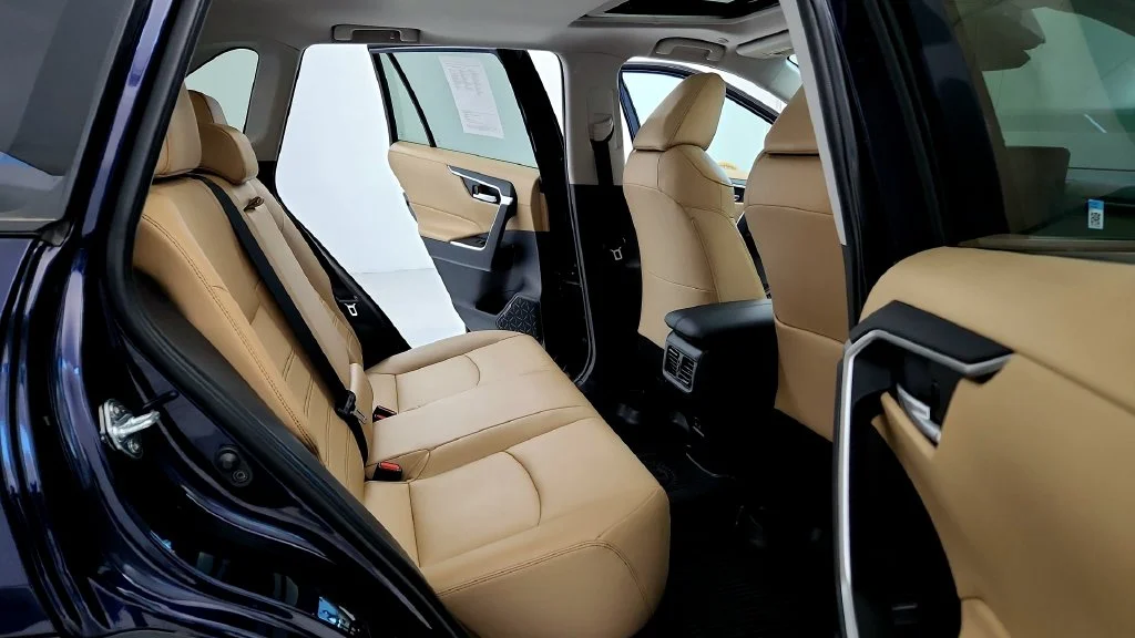 Used 2025 Blue Toyota XLE Premium image 18