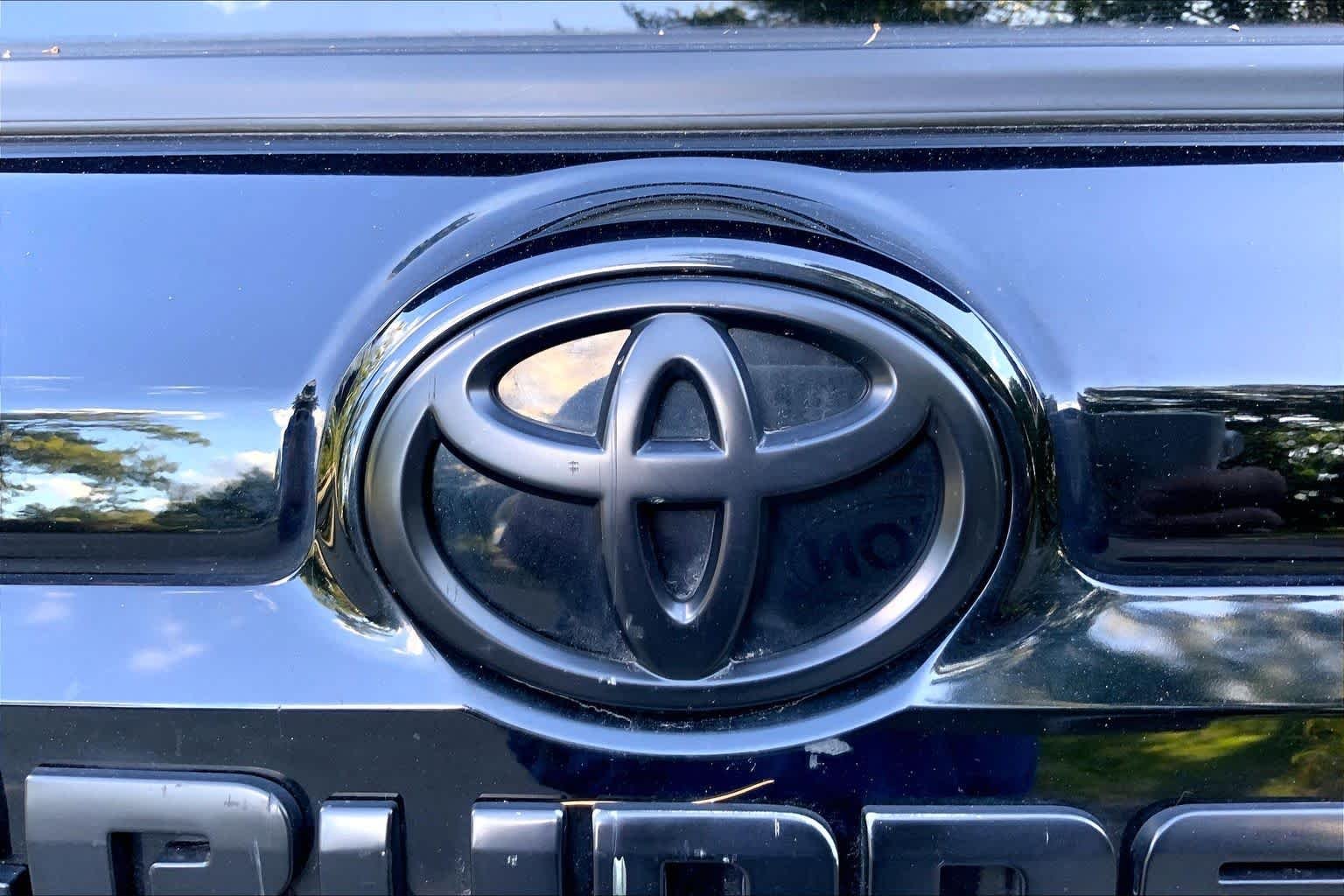 Used 2021 Midnight Black Metallic Toyota SR5 Premium image 30