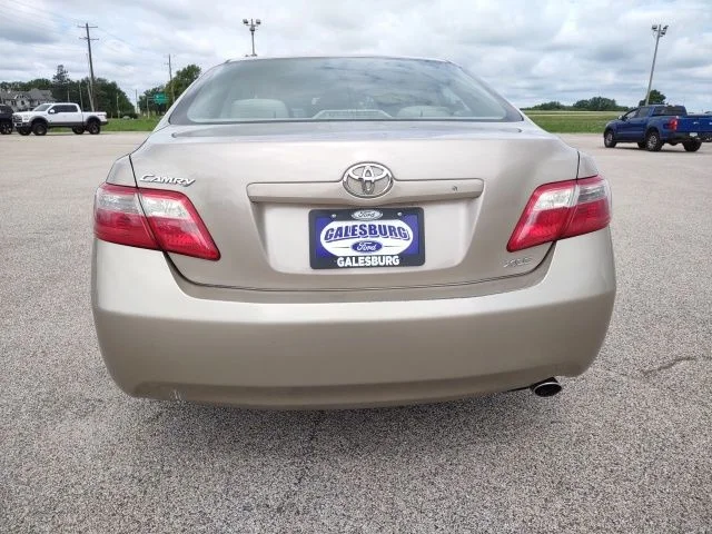 Used 2009  Toyota  image 4