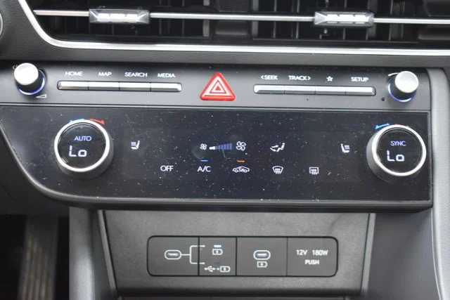 Used 2025 Silver Hyundai SEL image 27