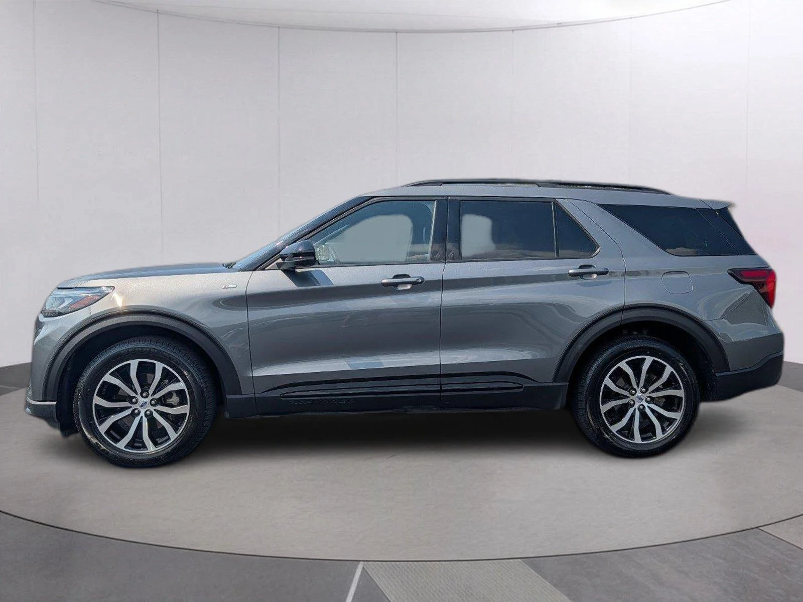 Used 2025 Carbonized Gray Ford ST-Line image 2