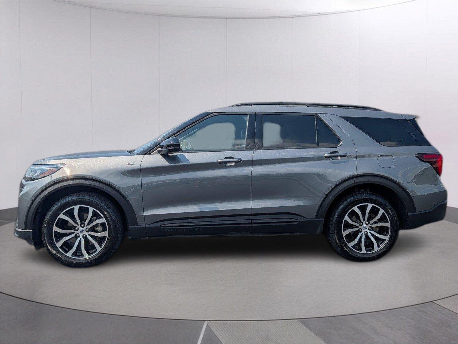 Used 2025 Carbonized Gray Ford ST-Line image 2