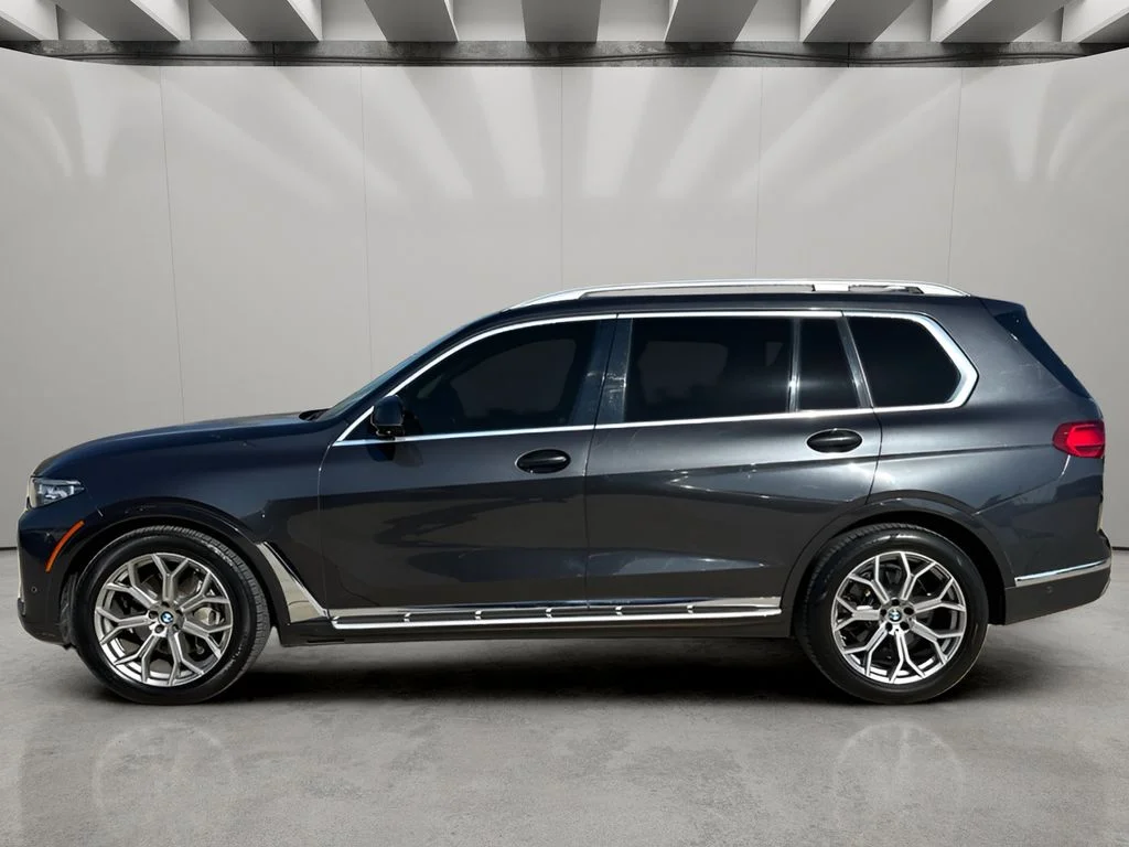 Used 2019 Dark Graphite Metallic BMW xDrive40i image 2