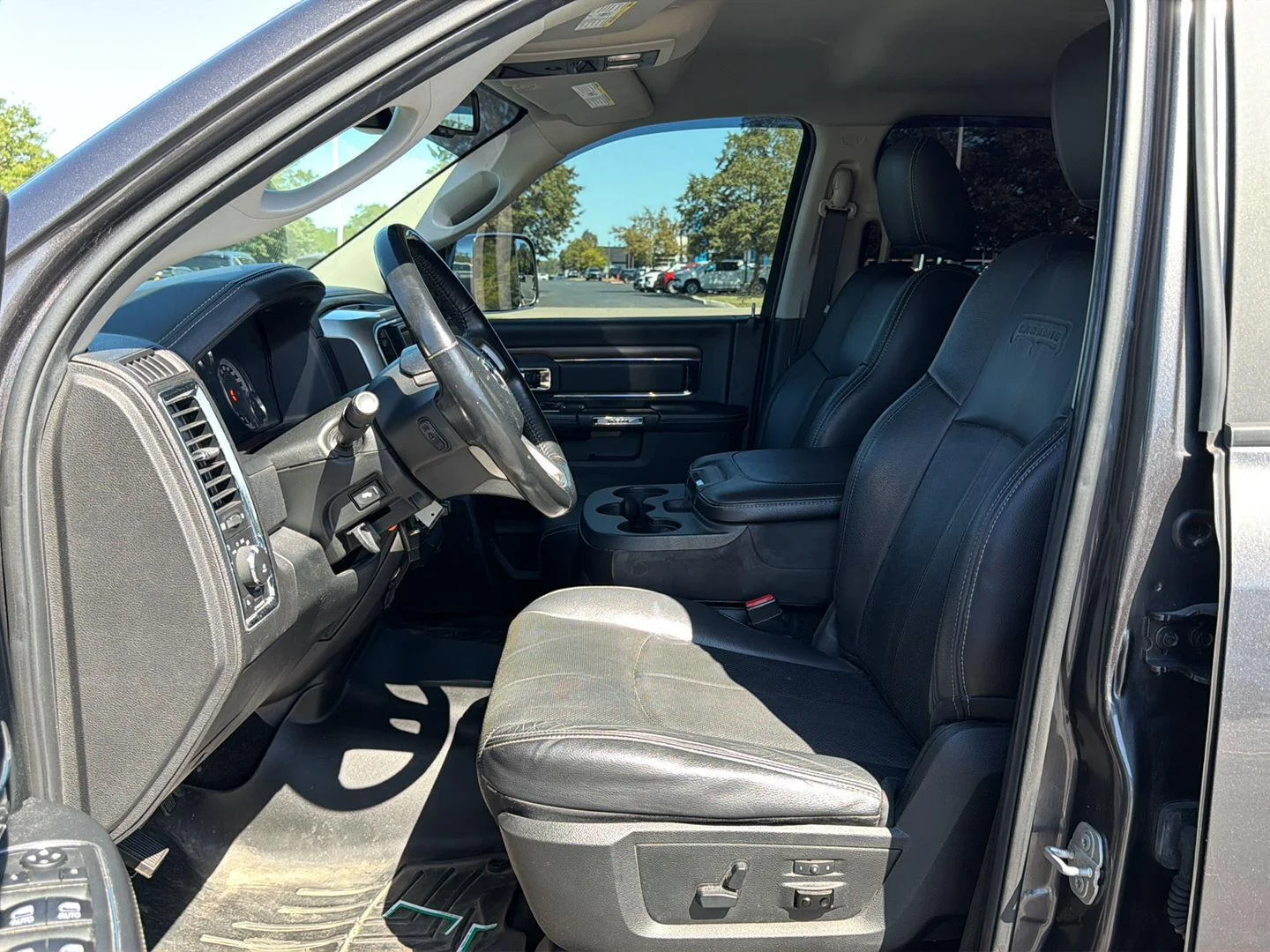 Used 2018  RAM Laramie image 18