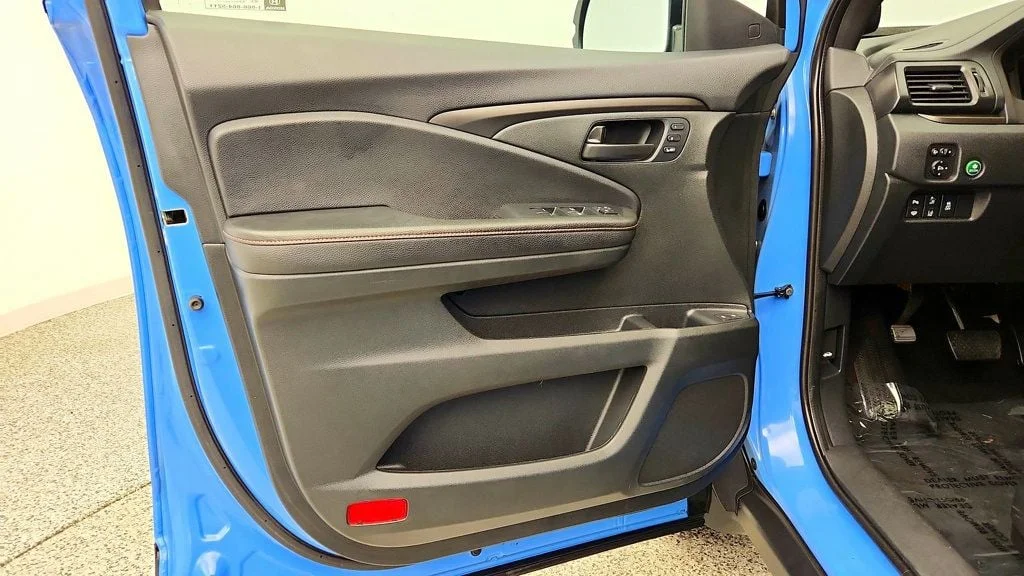 Used 2025 Diffused Sky Pearl Honda TrailSport AWD image 11