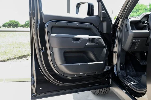 New 2026 Santorini Black Land Rover X-Dynamic SE image 49