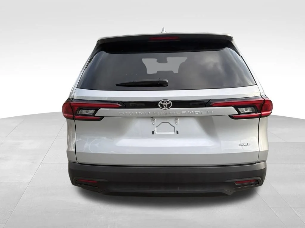 Used 2025 Silver Toyota XLE image 4