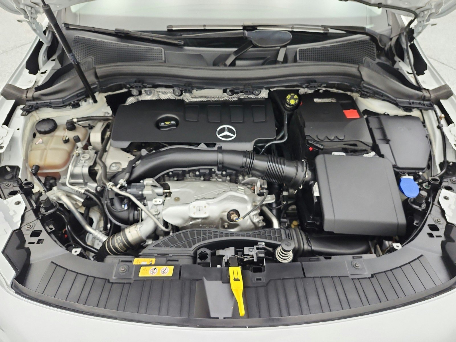 Used 2021 Digital White Metallic Mercedes-Benz GLA 250 4MATIC® SUV image 17