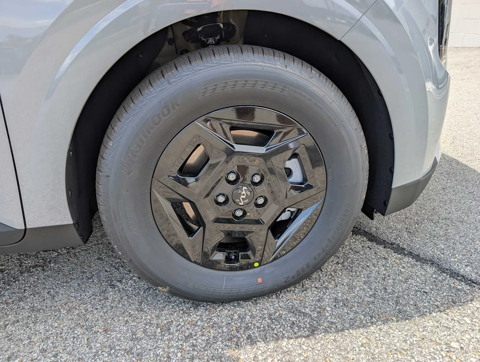 New 2027 Ceramic Silver Kia LXS image 3