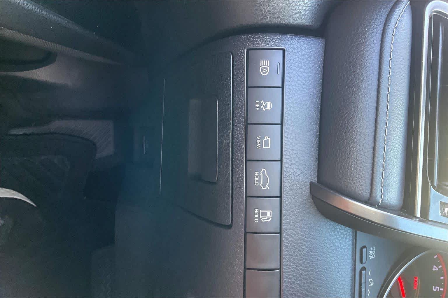 Used 2020 Wind Chill Pearl/Midnight Black Metallic Toyota XSE V6 image 31