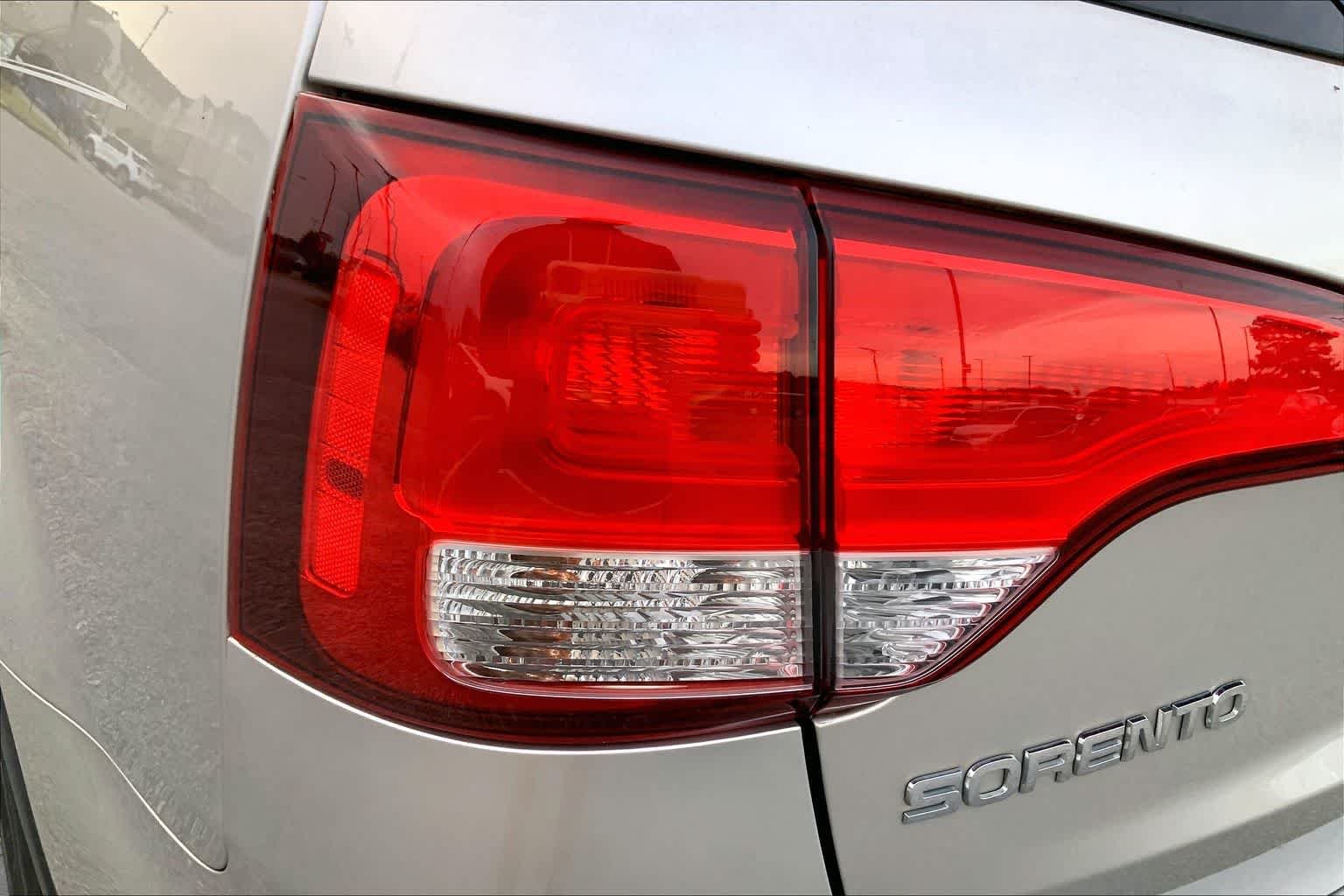 Used 2015 Satin Metal Kia LX image 27