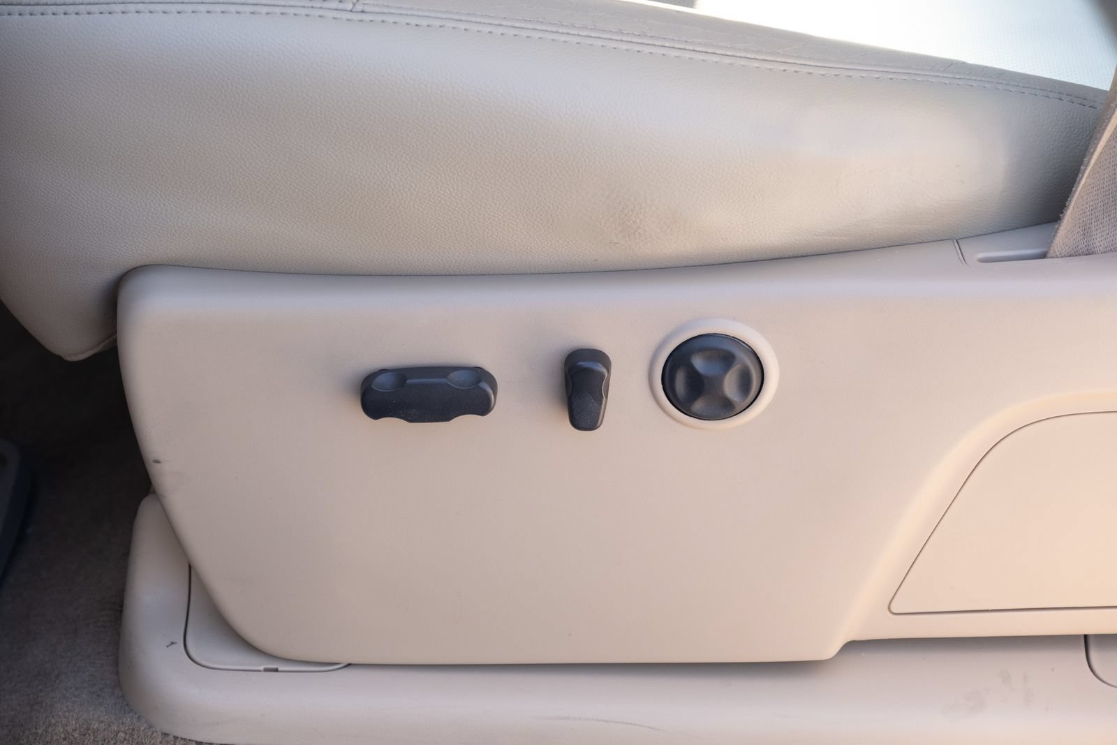 Used 2013 SUMMIT WHITE Chevrolet LTZ image 11
