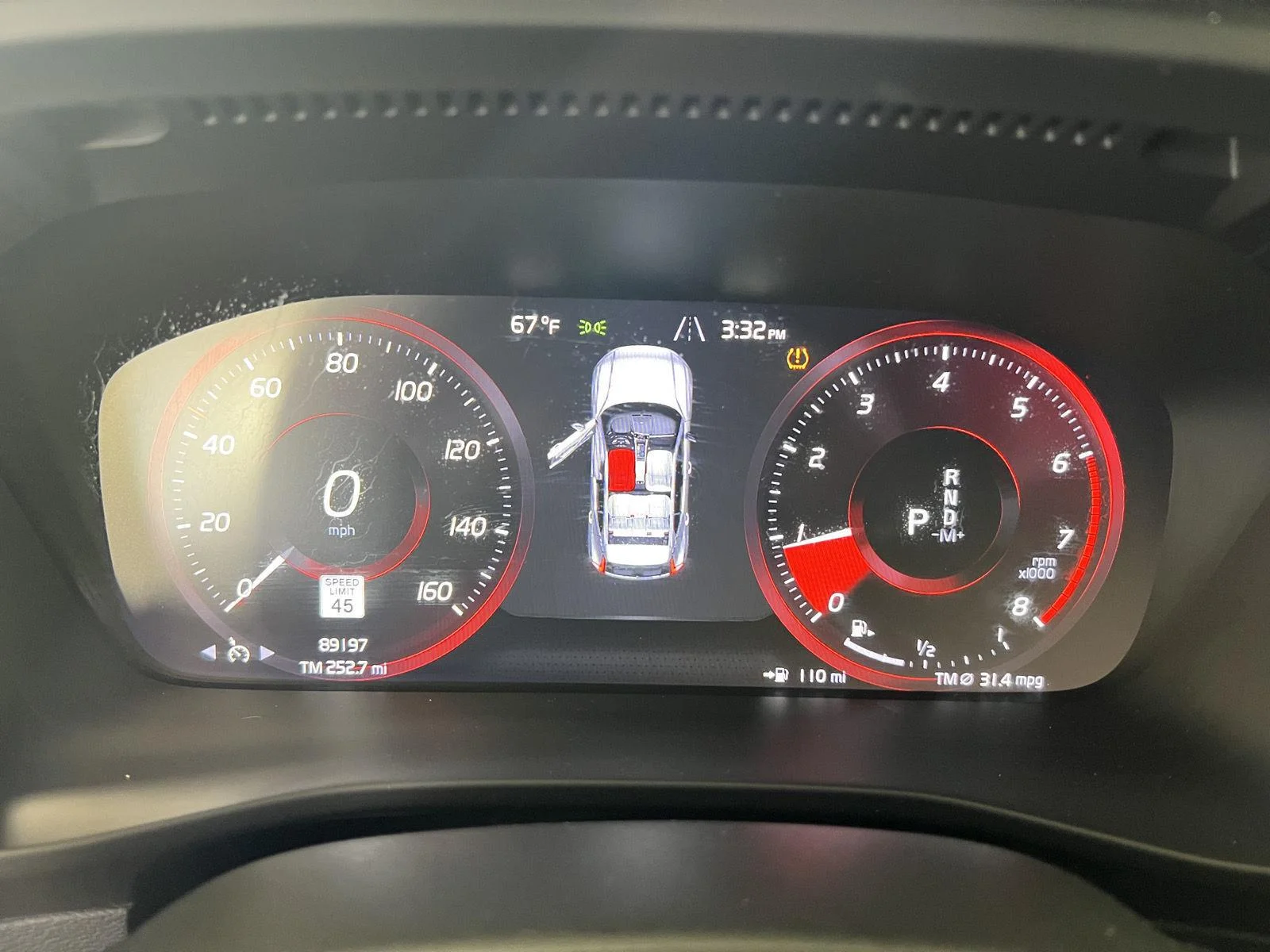 Used 2019 Gy Volvo R-Design image 18