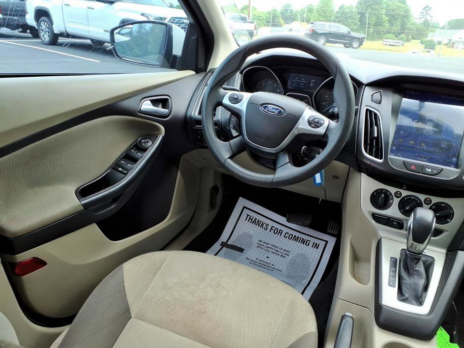 Used 2014 Oxford White Ford SE image 13