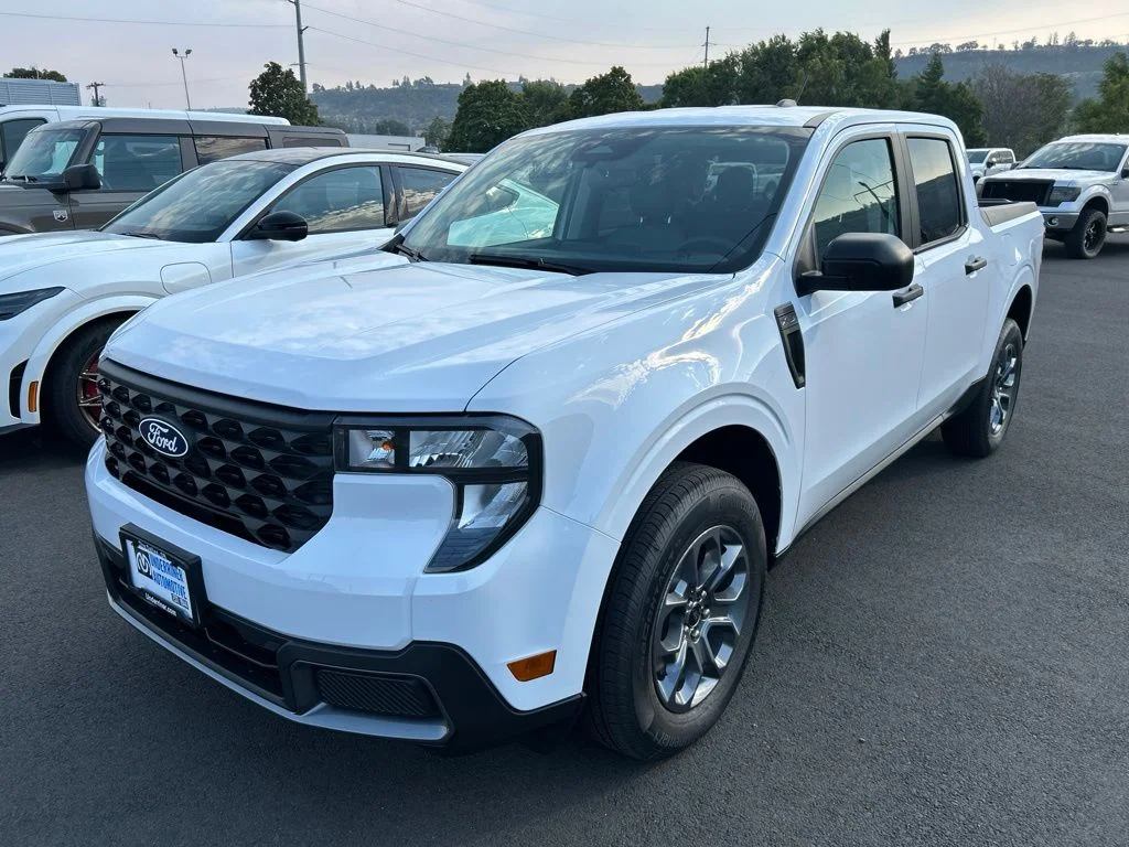 New 2026 White Ford XLT image 1