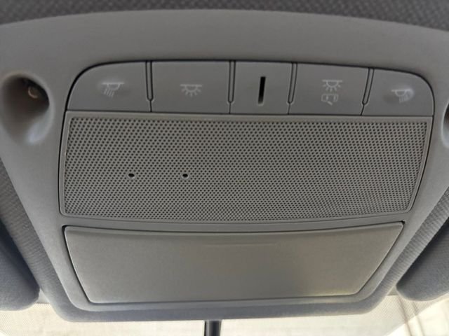 Used 2018 White Nissan SR image 8