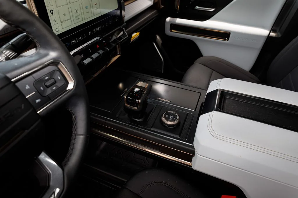 Used 2025 Black GMC 2X image 32