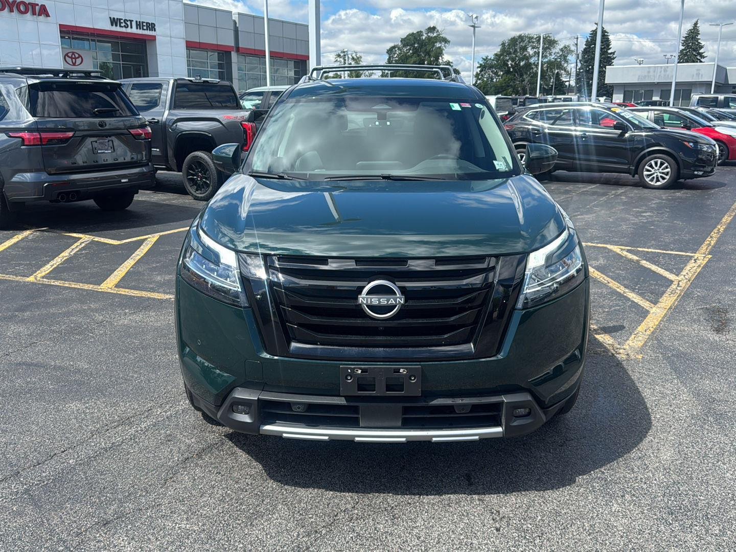 Used 2024 Obsidian Green Pearl Nissan SL image 2
