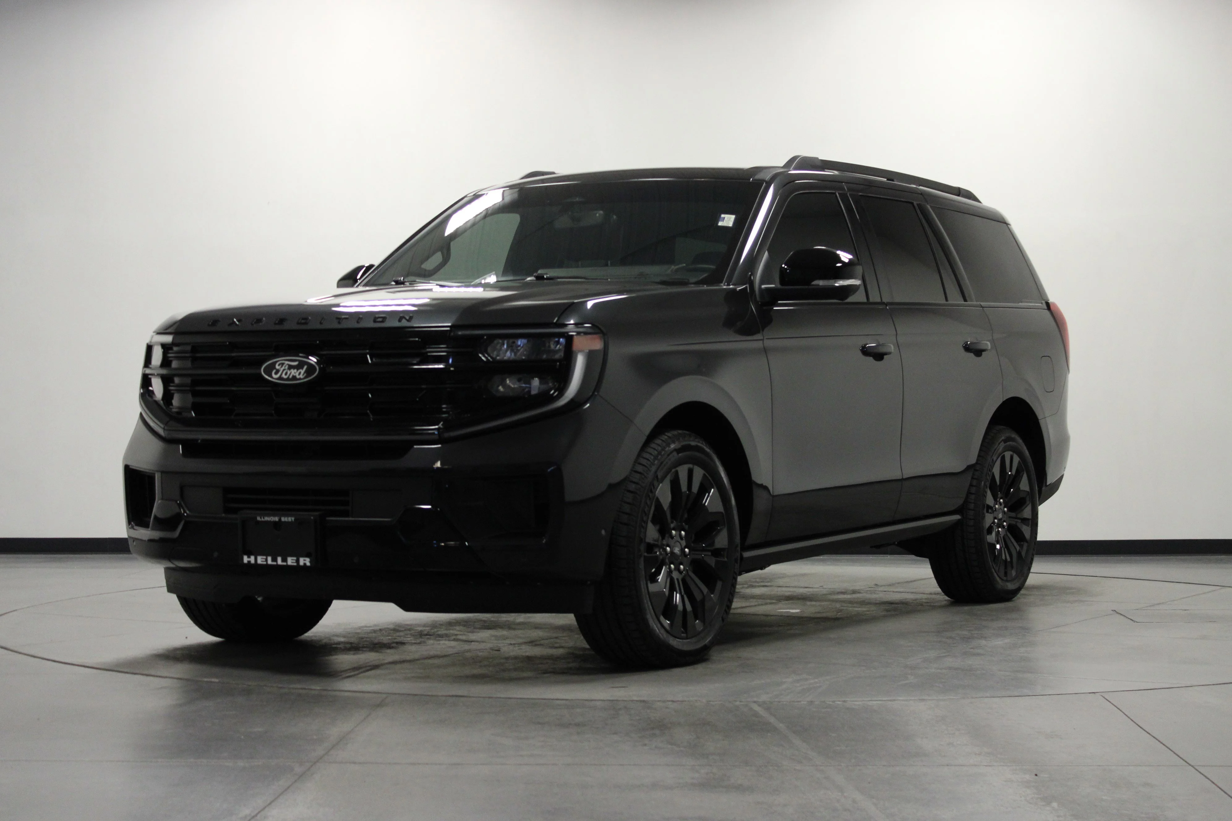 Used 2025 Gray Metallic Ford Platinum image 8