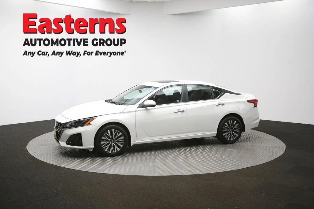 Used 2024 White Nissan 2.5 SV image 58