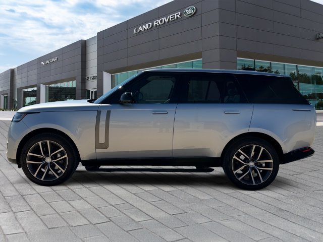 Used 2024 Silver Land Rover SE image 2