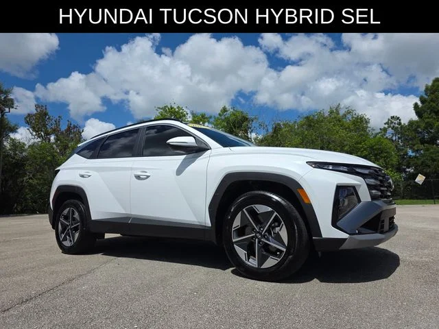 Used 2025 White Hyundai SEL Convenience image 1