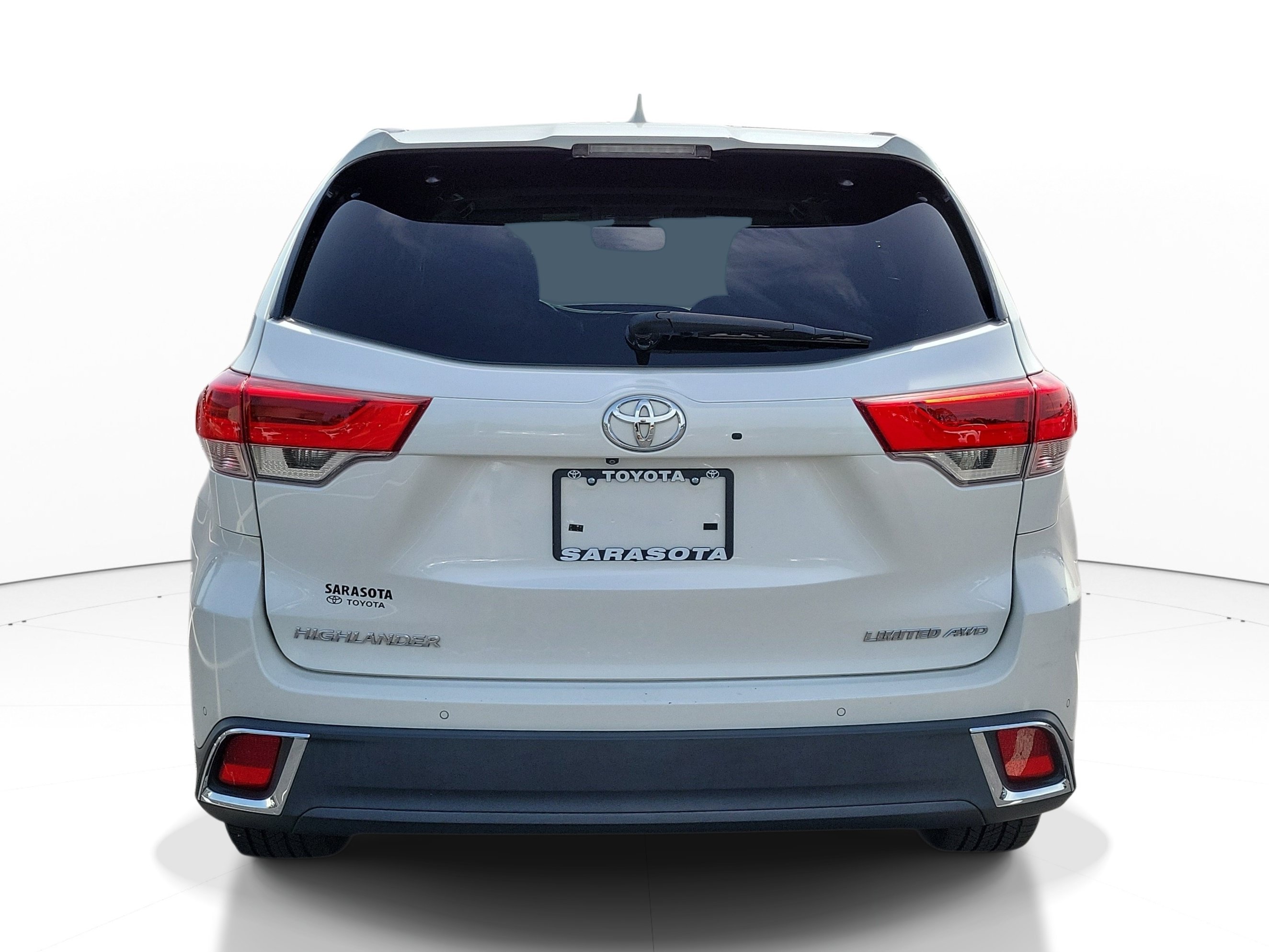 Used 2018 Blizzard Pearl Toyota Limited image 4