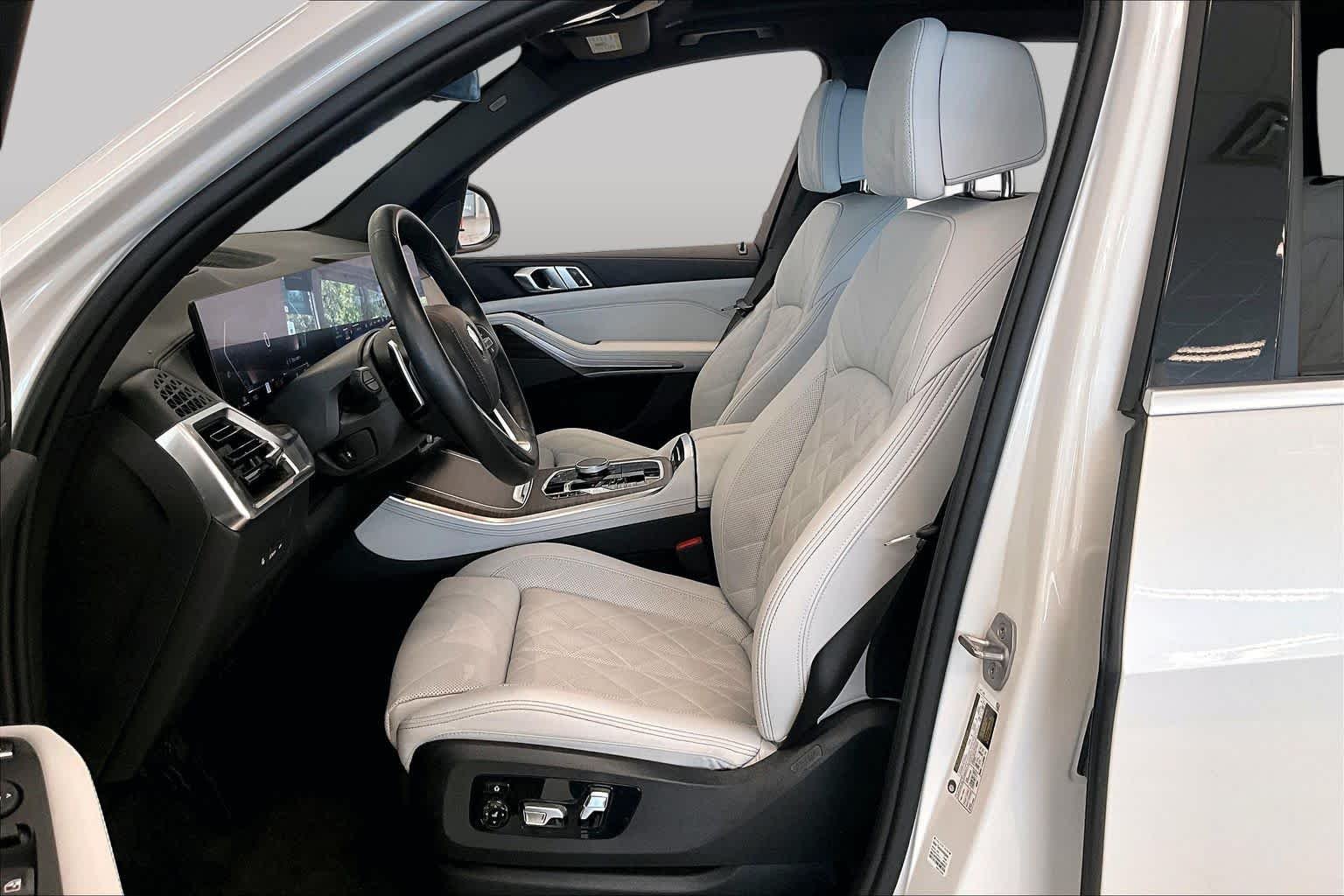 Used 2024 Mineral White Metallic BMW sDrive40i image 7