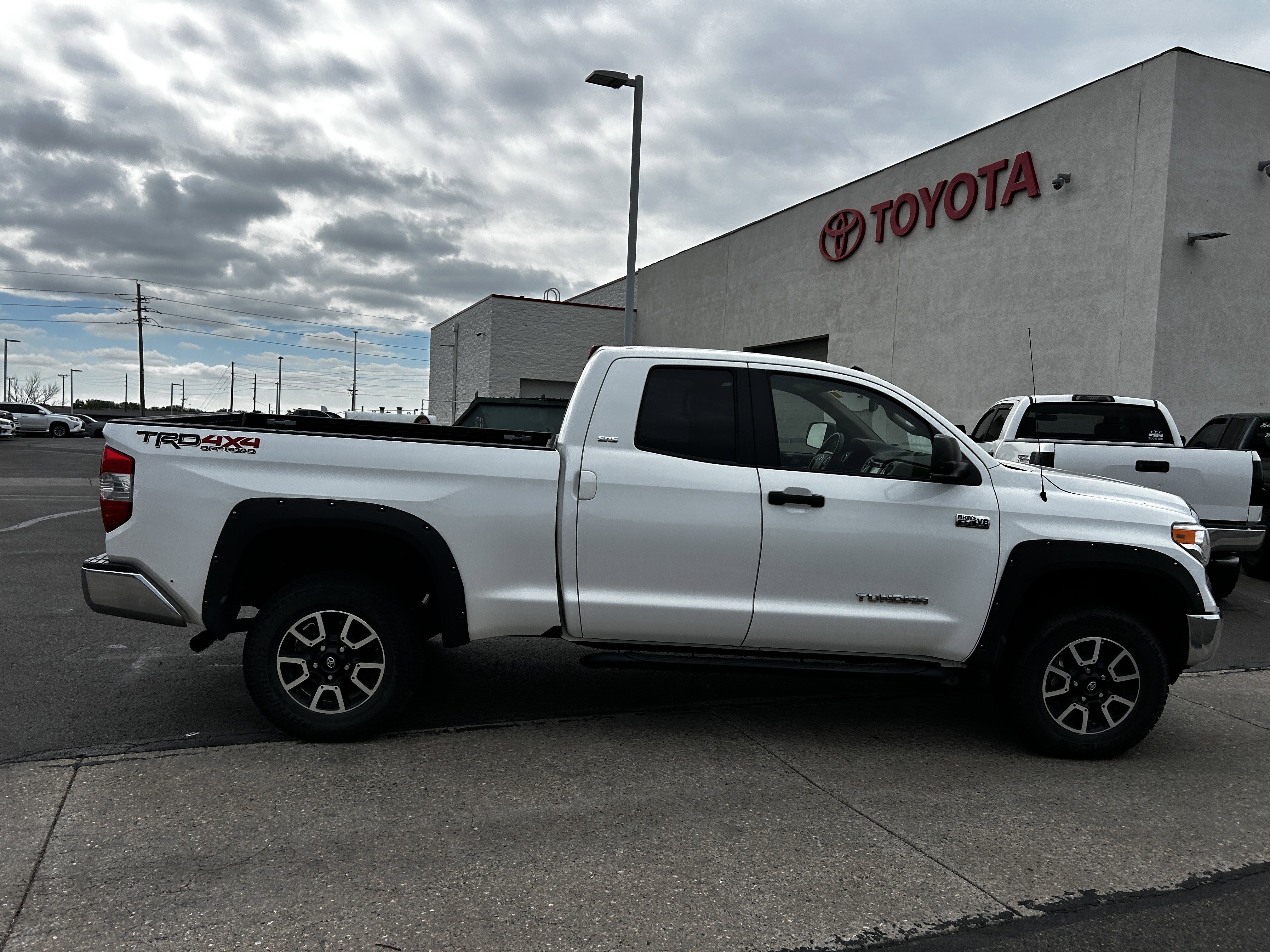 Used 2015 Super White Toyota SR5 image 6