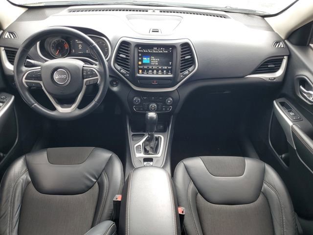 Used 2018 White Jeep Latitude Plus image 25